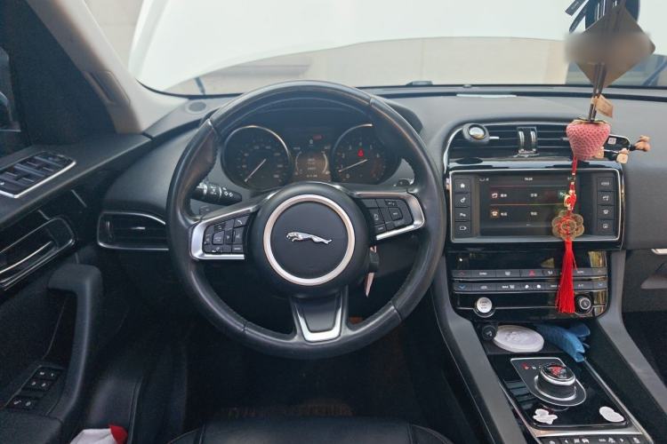 Used Jaguar F-PACE 2018 2.0T Four-Wheel Drive Urban Luxury Edition Steering Wheel