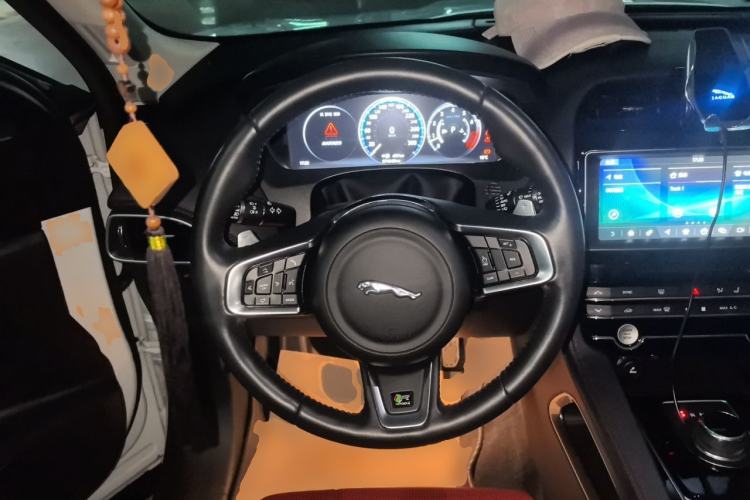 Used Jaguar F-PACE 2018 3.0 SC Four-Wheel Drive R-Sport Sport Edition Steering Wheel