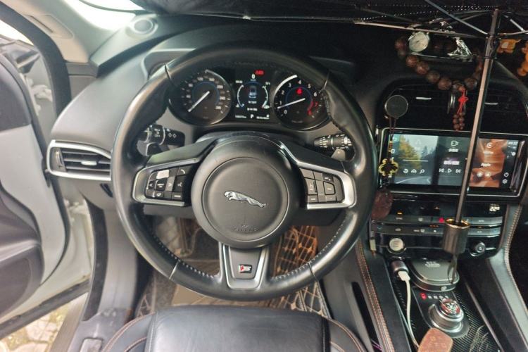 Used Jaguar F-PACE 2018 2.0T Two-Wheel Drive Urban Deluxe Edition Steering Wheel