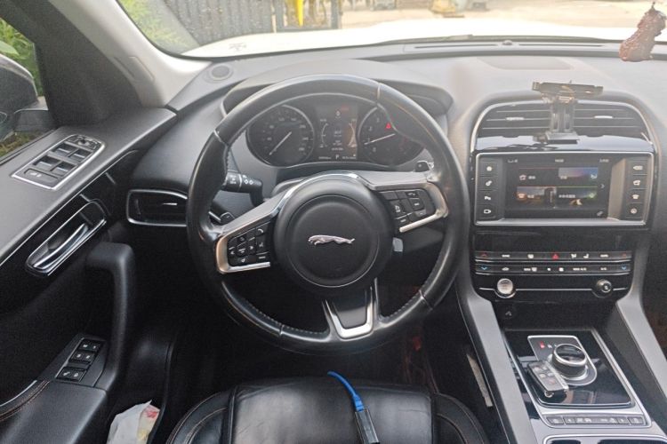 Used Jaguar F-PACE 2018 2.0T Four-Wheel Drive Urban Luxury Edition Steering Wheel