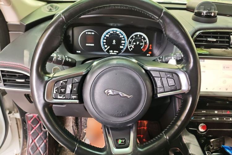 Used Jaguar F-PACE 2018 2.0T Four-Wheel Drive Urban Luxury Edition Steering Wheel