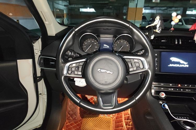 Used Jaguar F-PACE 2018 2.0T Four-Wheel Drive Urban Luxury Edition Steering Wheel