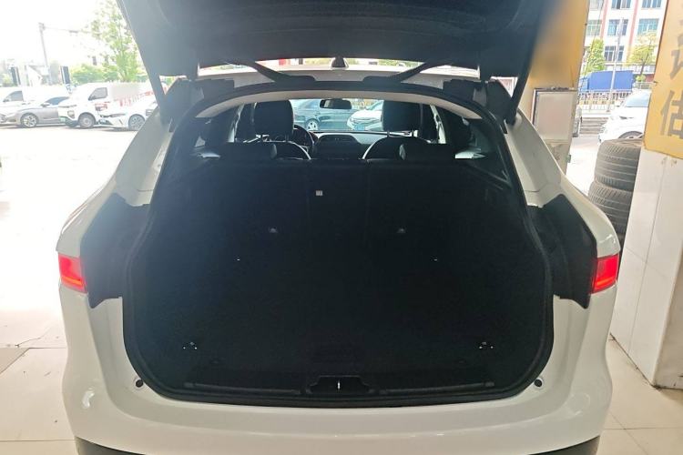 Used Jaguar F-PACE 2018 2.0T Two-Wheel Drive Urban Deluxe Edition Trunk