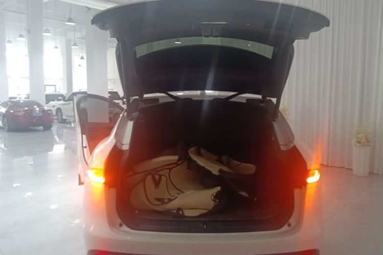 Used Jaguar F-PACE 2018 2.0T Four-Wheel Drive Urban Luxury Edition Trunk