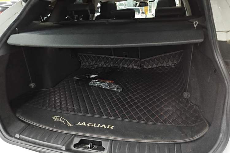 Used Jaguar F-PACE 2018 2.0T All-Wheel Drive R-Sport Sport Edition Trunk