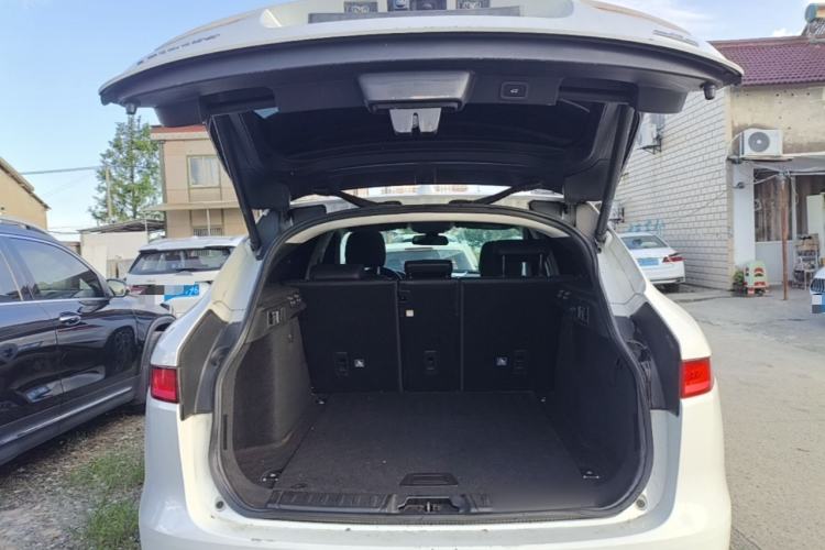 Used Jaguar F-PACE 2018 2.0T Four-Wheel Drive Urban Luxury Edition Trunk