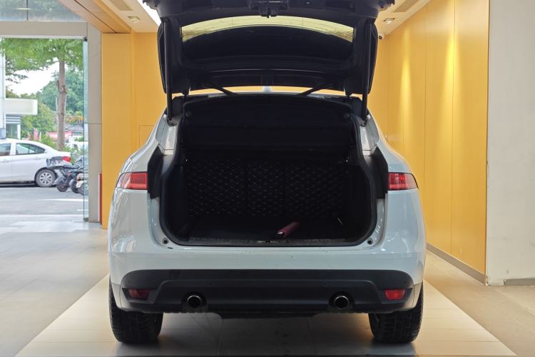 Used Jaguar F-PACE 2018 2.0T Four-Wheel Drive Urban Luxury Edition Trunk