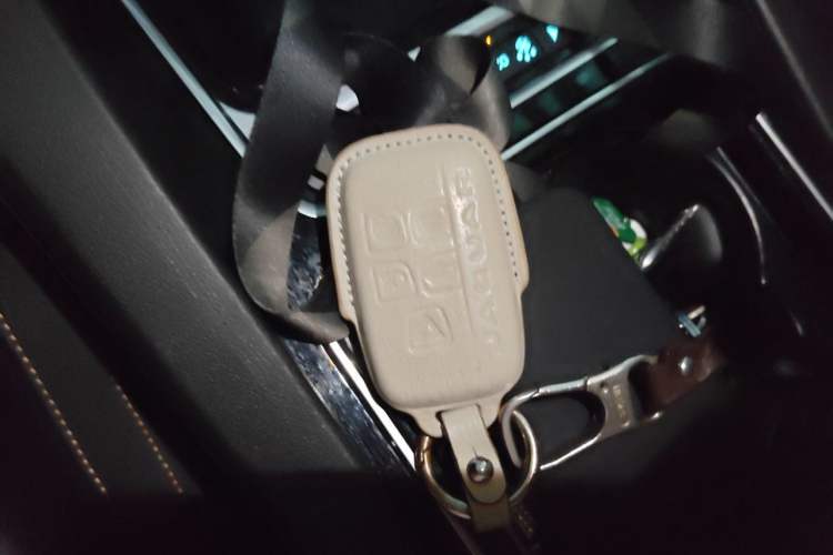 Used Jaguar F-PACE 2018 2.0T Four-Wheel Drive Urban Luxury Edition Vehicle Key