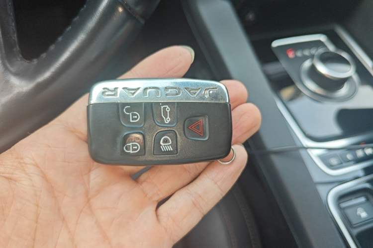 Used Jaguar F-PACE 2018 2.0T Four-Wheel Drive Urban Luxury Edition Vehicle Key
