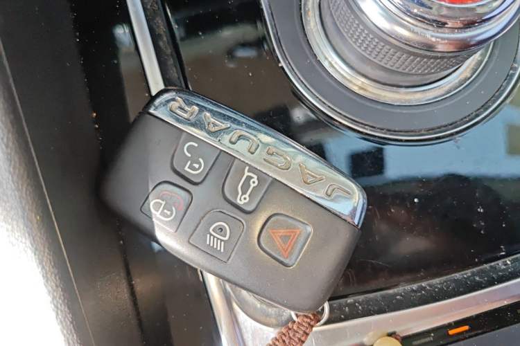 Used Jaguar F-PACE 2018 2.0T Four-Wheel Drive Urban Luxury Edition Vehicle Key