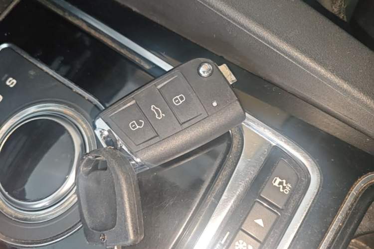 Used Jaguar F-PACE 2018 2.0T Four-Wheel Drive Urban Luxury Edition Vehicle Key