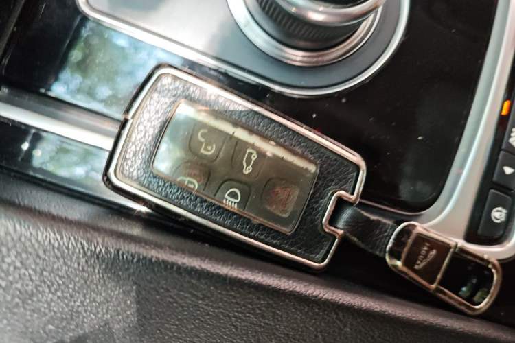 Used Jaguar F-PACE 2018 2.0T Four-Wheel Drive Urban Luxury Edition Vehicle Key