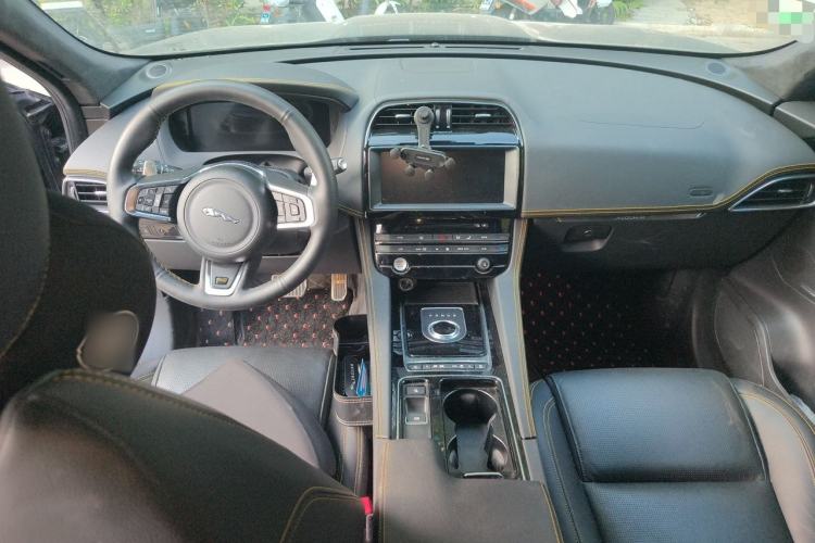 Used Jaguar F-PACE 2019 2.0T All-Wheel Drive R-Sport Sport Edition Center Console