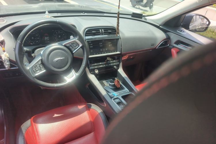 Used Jaguar F-PACE 2019 2.0T Four-Wheel Drive Urban Luxury Edition Center Console