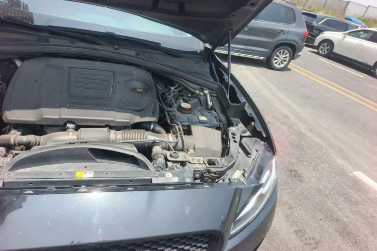 Used Jaguar F-PACE 2019 2.0T Four-Wheel Drive Urban Luxury Edition Engine Bay Left