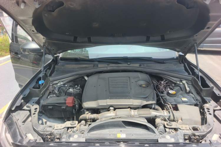 Used Jaguar F-PACE 2019 2.0T Four-Wheel Drive Urban Luxury Edition Engine Bay