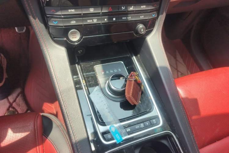 Used Jaguar F-PACE 2019 2.0T Four-Wheel Drive Urban Luxury Edition Gear Lever