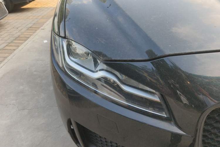 Used Jaguar F-PACE 2019 2.0T All-Wheel Drive R-Sport Sport Edition Right Front Headlight