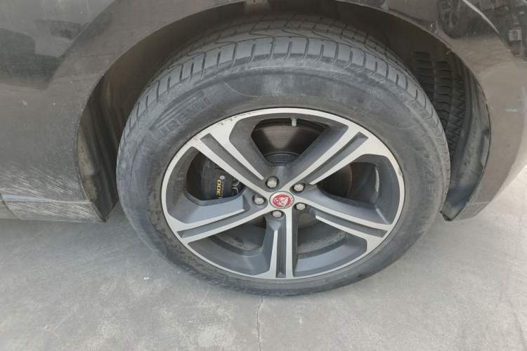 Used Jaguar F-PACE 2019 2.0T All-Wheel Drive R-Sport Sport Edition Right Front Wheel Hub