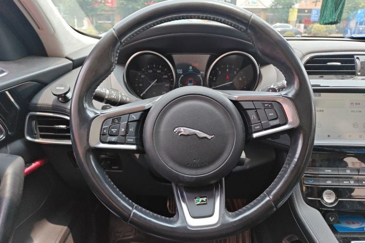 Used Jaguar F-PACE 2019 2.0T Four-Wheel Drive Urban Luxury Edition Steering Wheel