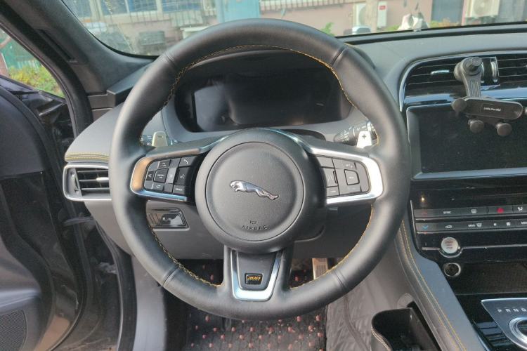 Used Jaguar F-PACE 2019 2.0T All-Wheel Drive R-Sport Sport Edition Steering Wheel