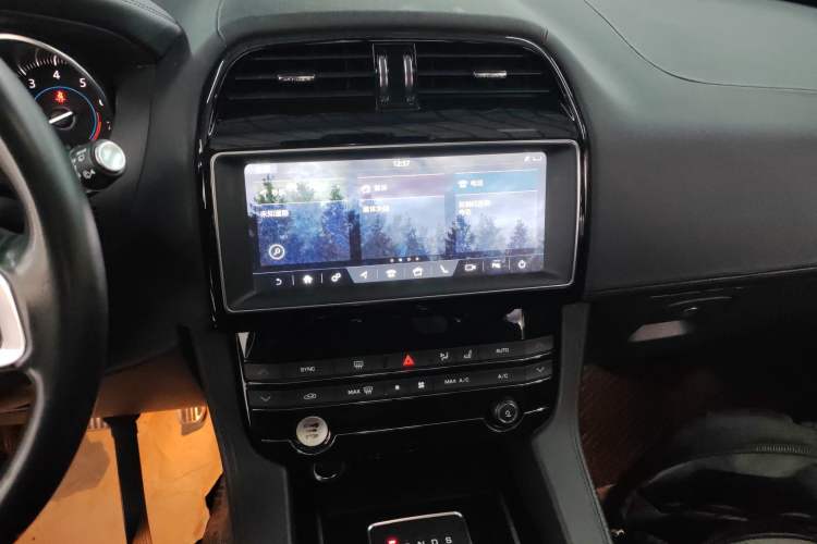 Used Jaguar F-PACE 2019 2.0T Four-Wheel Drive Urban Luxury Edition Audio And AC Panel