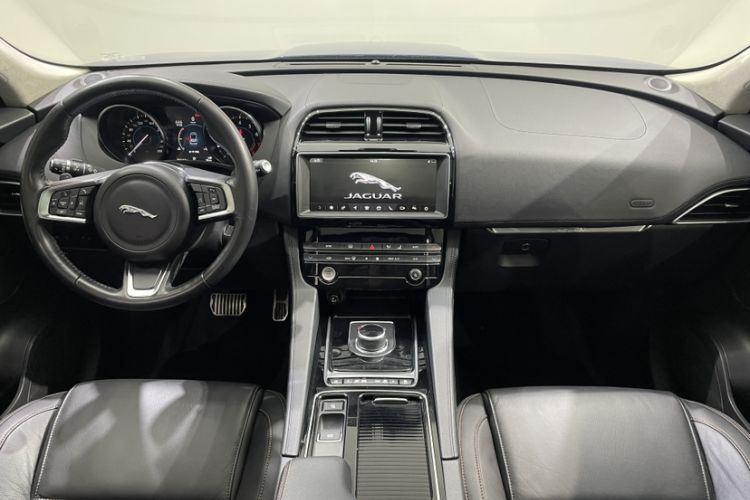 Used Jaguar F-PACE 2019 2.0T Four-Wheel Drive Urban Luxury Edition Audio And AC Panel