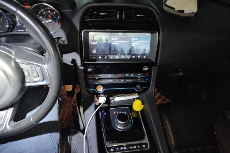 Used Jaguar F-PACE 2019 2.0T Four-Wheel Drive Urban Luxury Edition Audio And AC Panel
