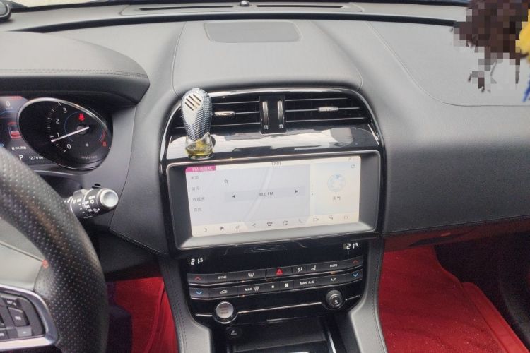 Used Jaguar F-PACE 2019 2.0T Two-Wheel Drive Urban Deluxe Edition Audio And AC Panel