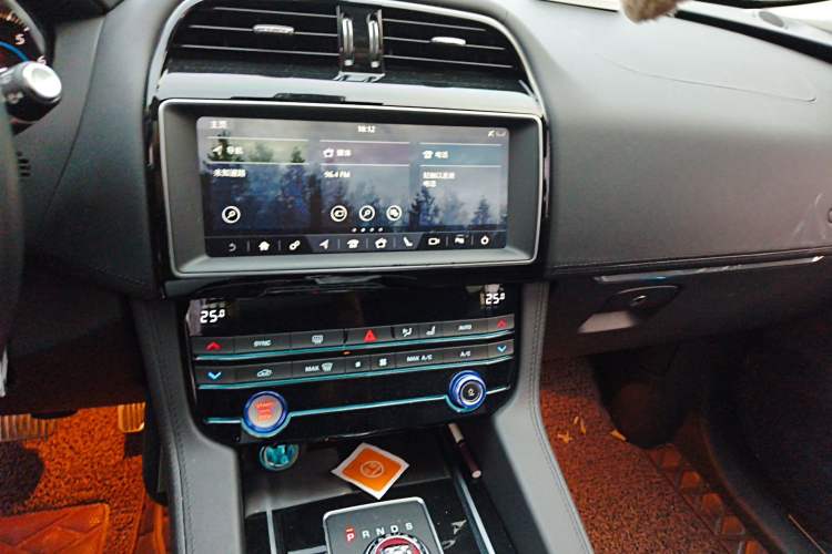 Used Jaguar F-PACE 2019 2.0T Four-Wheel Drive Urban Luxury Edition Audio And AC Panel