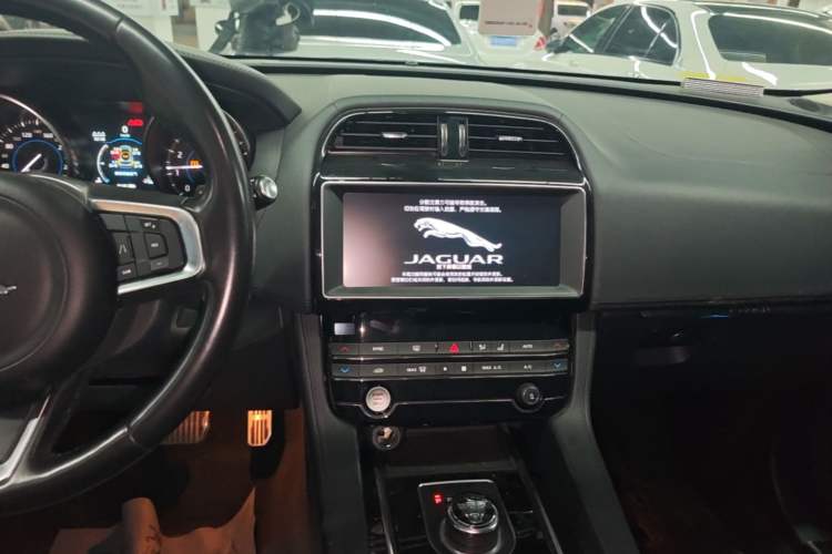Used Jaguar F-PACE 2019 2.0T Four-Wheel Drive Urban Luxury Edition Audio And AC Panel