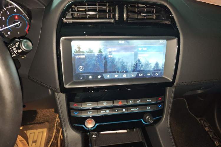 Used Jaguar F-PACE 2019 2.0T Four-Wheel Drive Urban Luxury Edition Audio And AC Panel