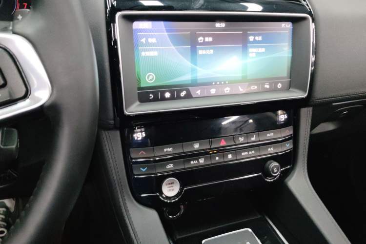 Used Jaguar F-PACE 2019 2.0T Four-Wheel Drive Urban Luxury Edition Audio And AC Panel