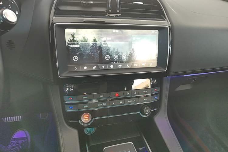 Used Jaguar F-PACE 2019 2.0T All-Wheel Drive R-Sport Sport Edition Audio And AC Panel
