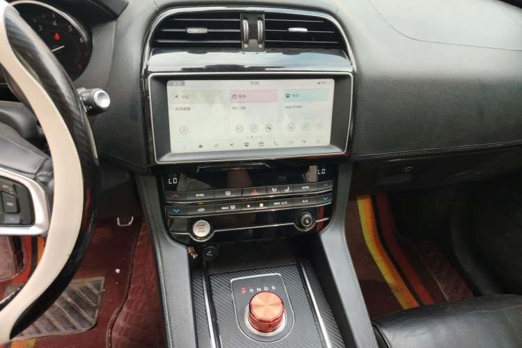 Used Jaguar F-PACE 2019 2.0T Four-Wheel Drive Urban Luxury Edition Audio And AC Panel