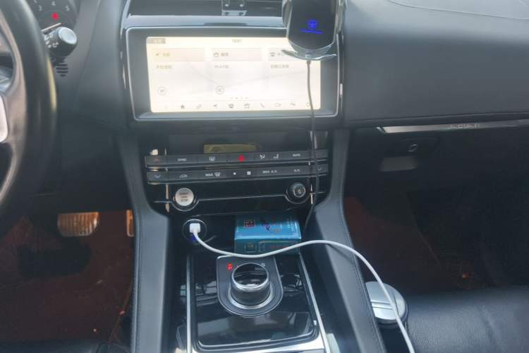 Used Jaguar F-PACE 2019 2.0T Four-Wheel Drive Urban Luxury Edition Audio And AC Panel