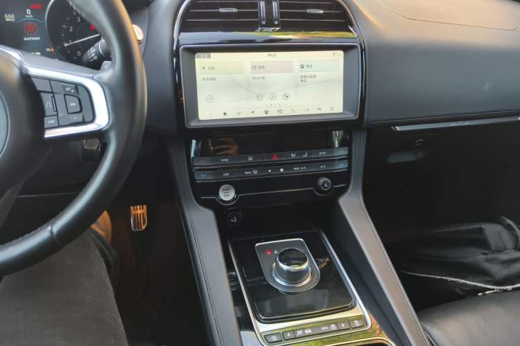 Used Jaguar F-PACE 2019 2.0T Four-Wheel Drive Urban Luxury Edition Audio And AC Panel