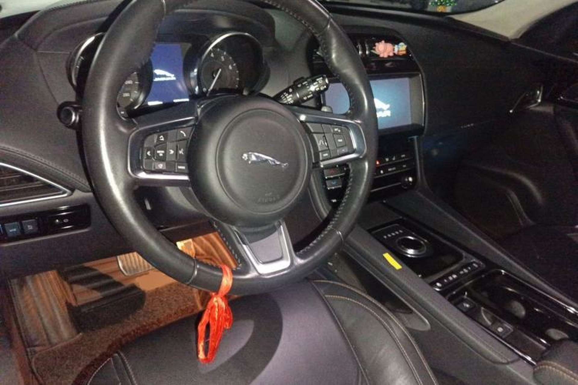 Used Jaguar F-PACE 2019 2.0T Four-Wheel Drive Urban Luxury Edition Center Console