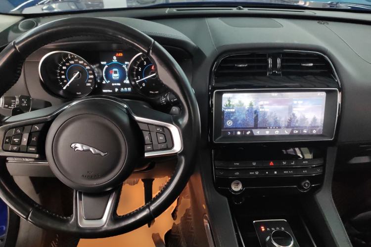Used Jaguar F-PACE 2019 2.0T Four-Wheel Drive Urban Luxury Edition Center Console