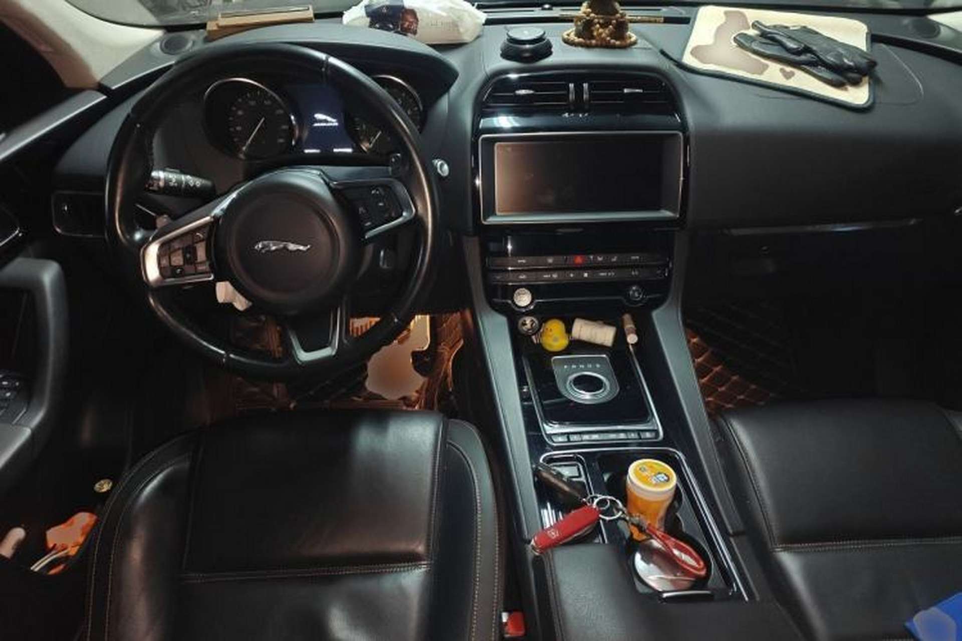 Used Jaguar F-PACE 2019 2.0T Four-Wheel Drive Urban Luxury Edition Center Console