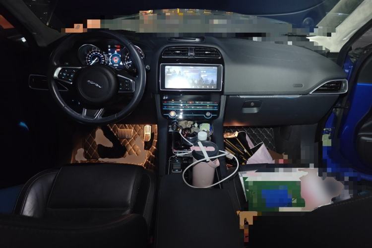 Used Jaguar F-PACE 2019 2.0T Four-Wheel Drive Urban Luxury Edition Center Console