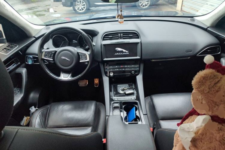 Used Jaguar F-PACE 2019 2.0T Four-Wheel Drive Urban Luxury Edition Center Console