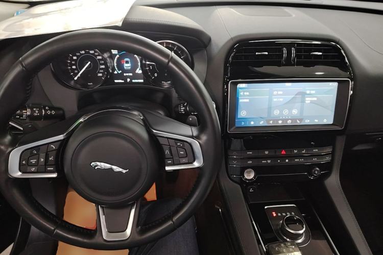 Used Jaguar F-PACE 2019 2.0T Four-Wheel Drive Urban Luxury Edition Center Console