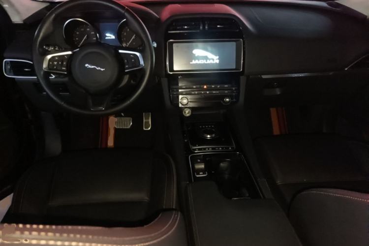 Used Jaguar F-PACE 2019 2.0T Four-Wheel Drive Urban Luxury Edition Center Console