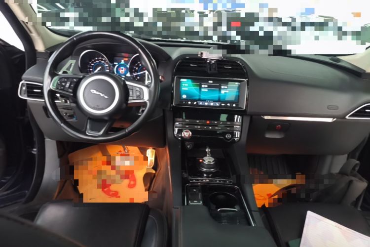Used Jaguar F-PACE 2019 2.0T Four-Wheel Drive Urban Luxury Edition Center Console