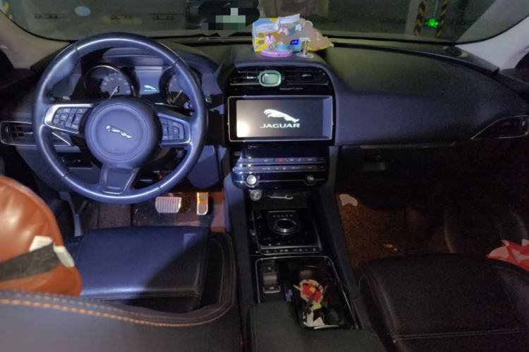 Used Jaguar F-PACE 2019 2.0T Four-Wheel Drive Urban Luxury Edition Center Console