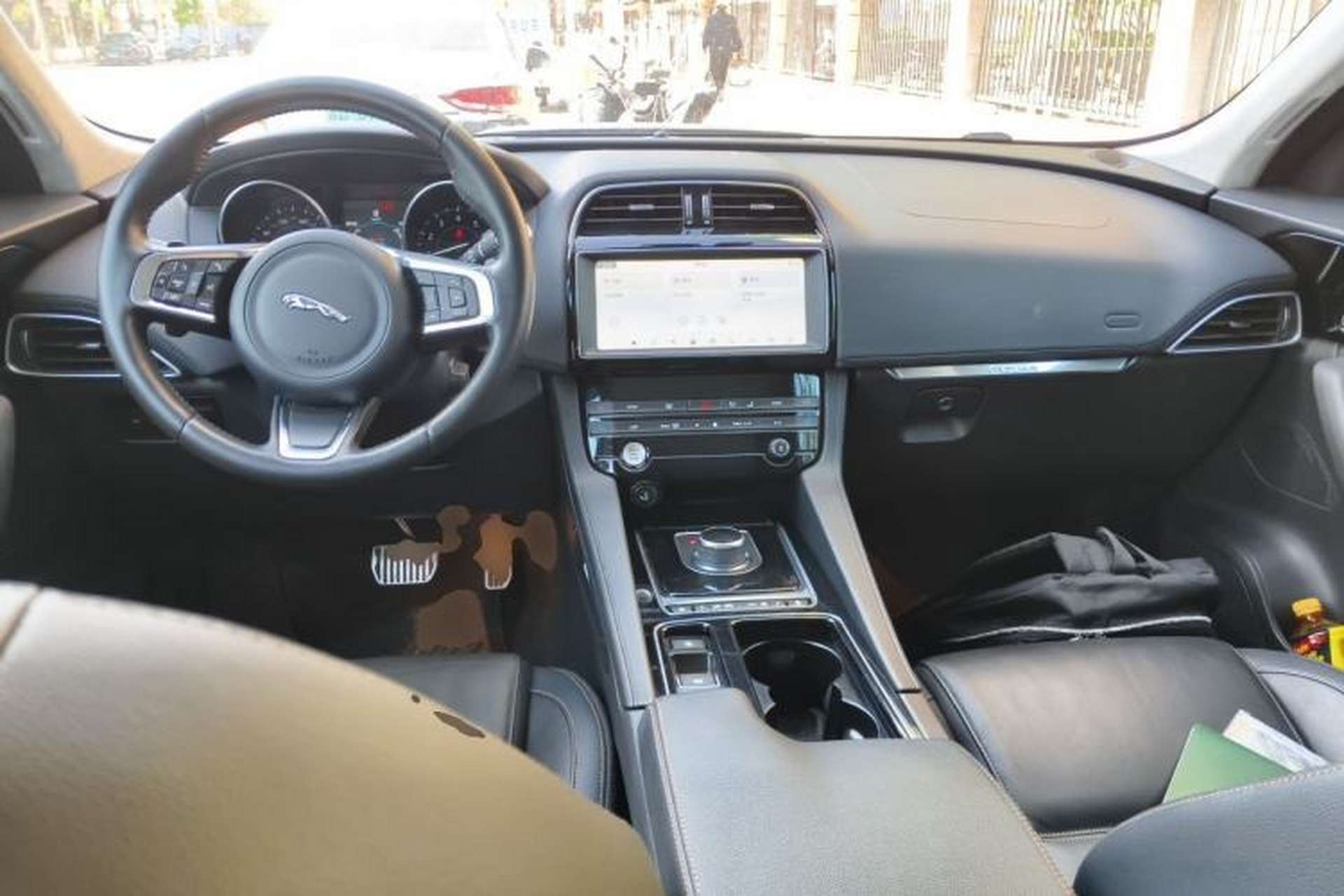 Used Jaguar F-PACE 2019 2.0T Four-Wheel Drive Urban Luxury Edition Center Console