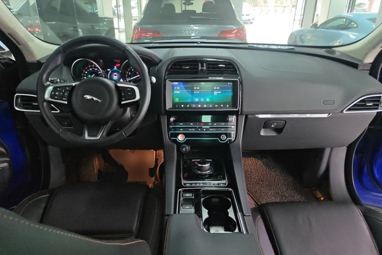 Used Jaguar F-PACE 2019 2.0T Four-Wheel Drive Urban Luxury Edition Center Console