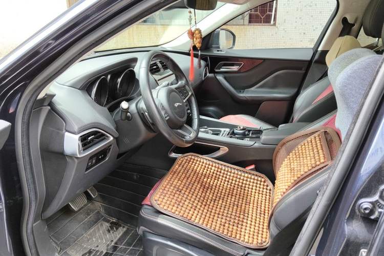 Used Jaguar F-PACE 2019 2.0T Two-Wheel Drive Urban Deluxe Edition Driver Seat