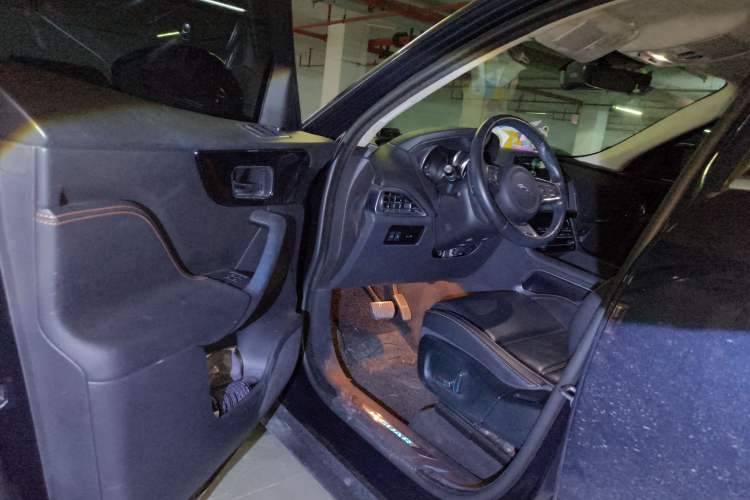 Used Jaguar F-PACE 2019 2.0T Four-Wheel Drive Urban Luxury Edition Driver Seat